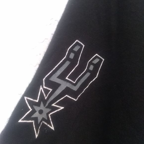 🐮 🐄 NBA Spurs T-Shirt - Picture 2 of 4